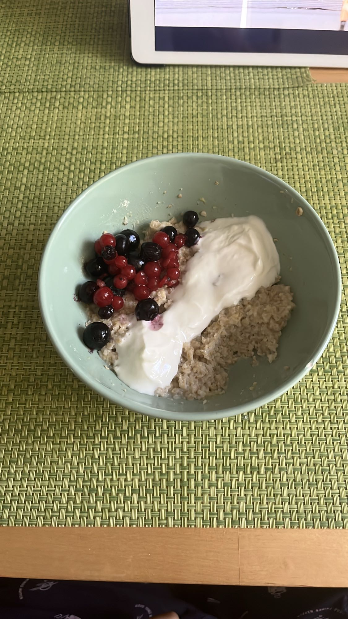 avena con yogur y frutas