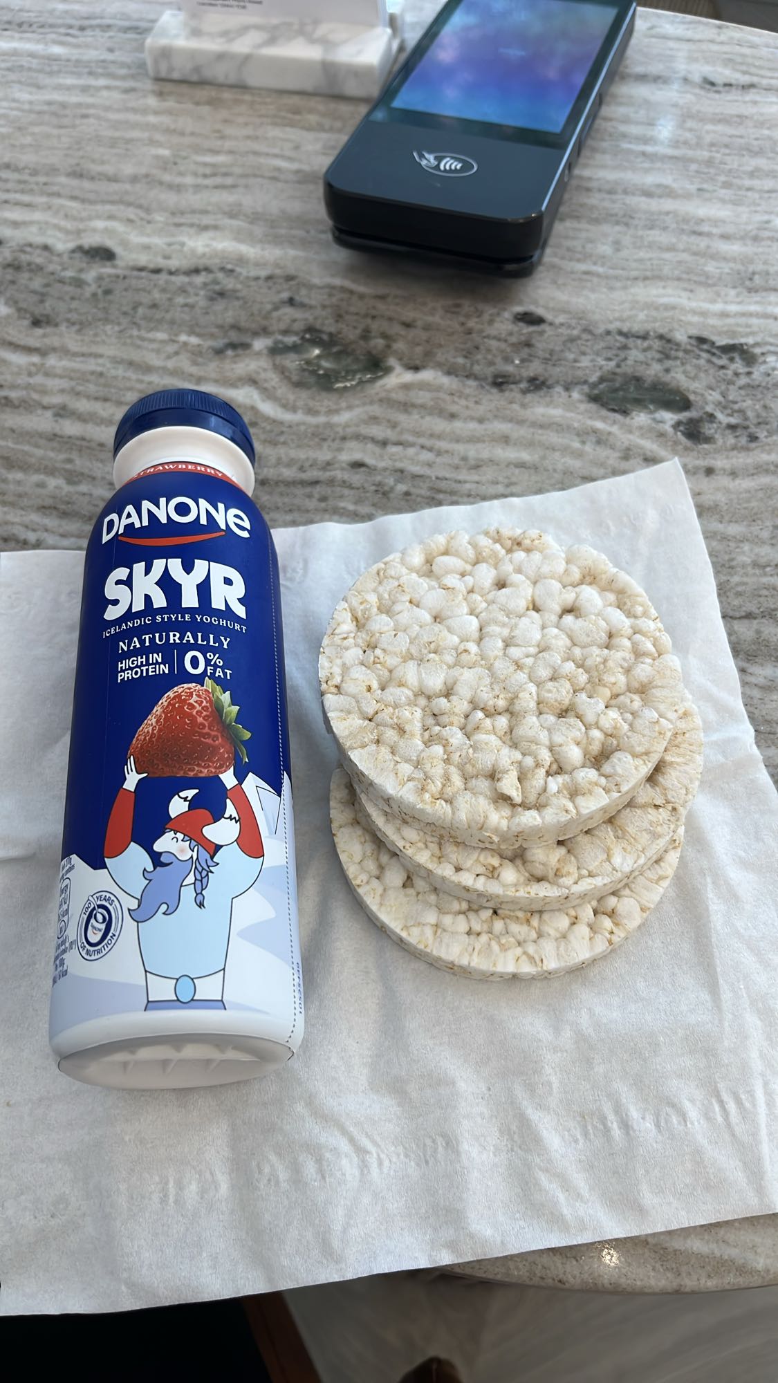 Skyr and rice cakes