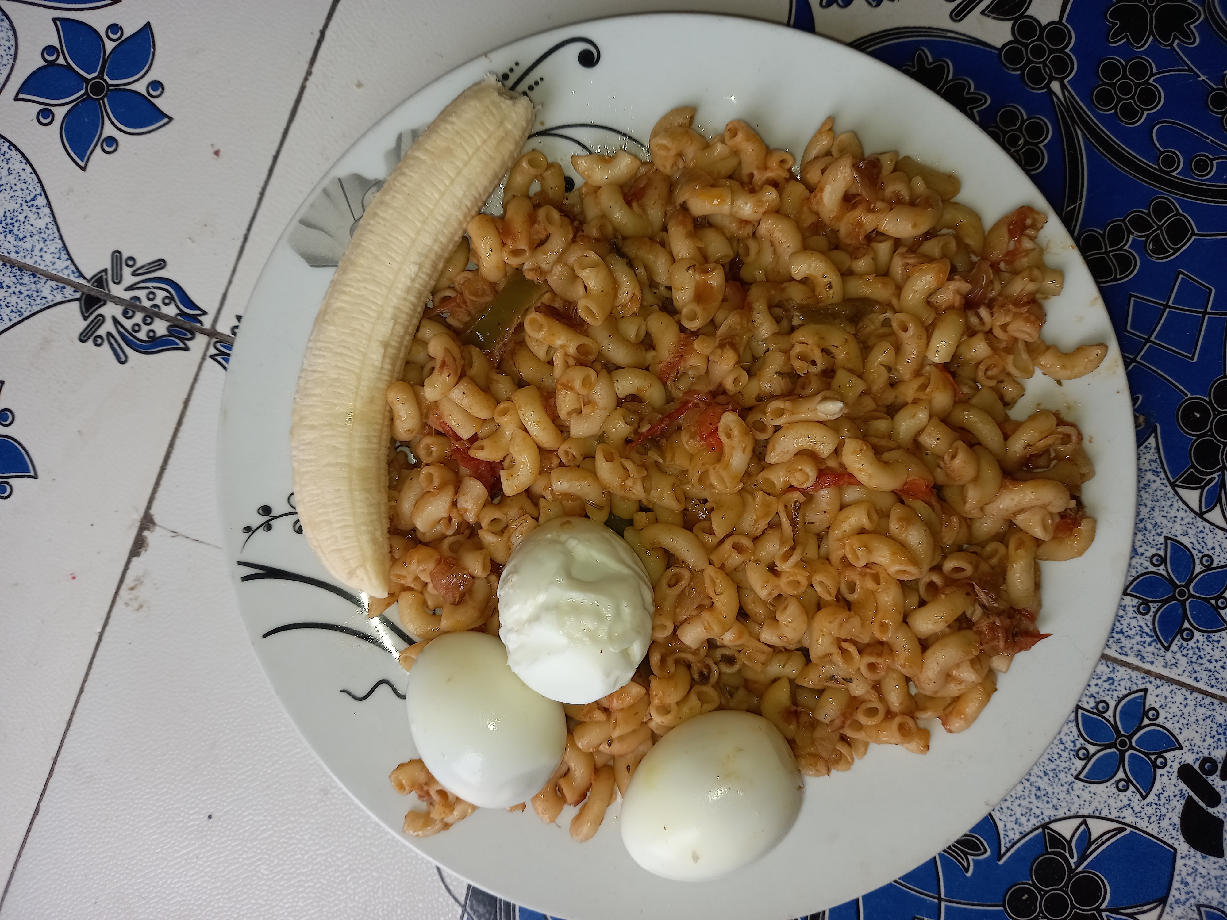 Pasta with eggs & banana