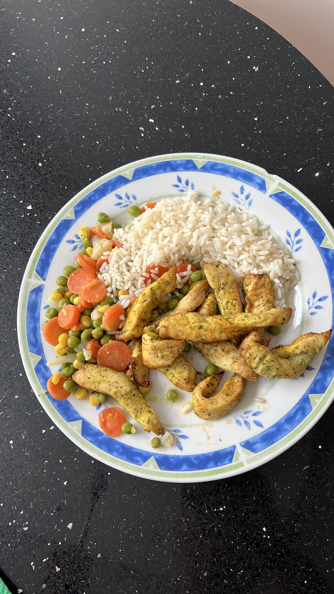 Kurczak z ryżem i warzywami