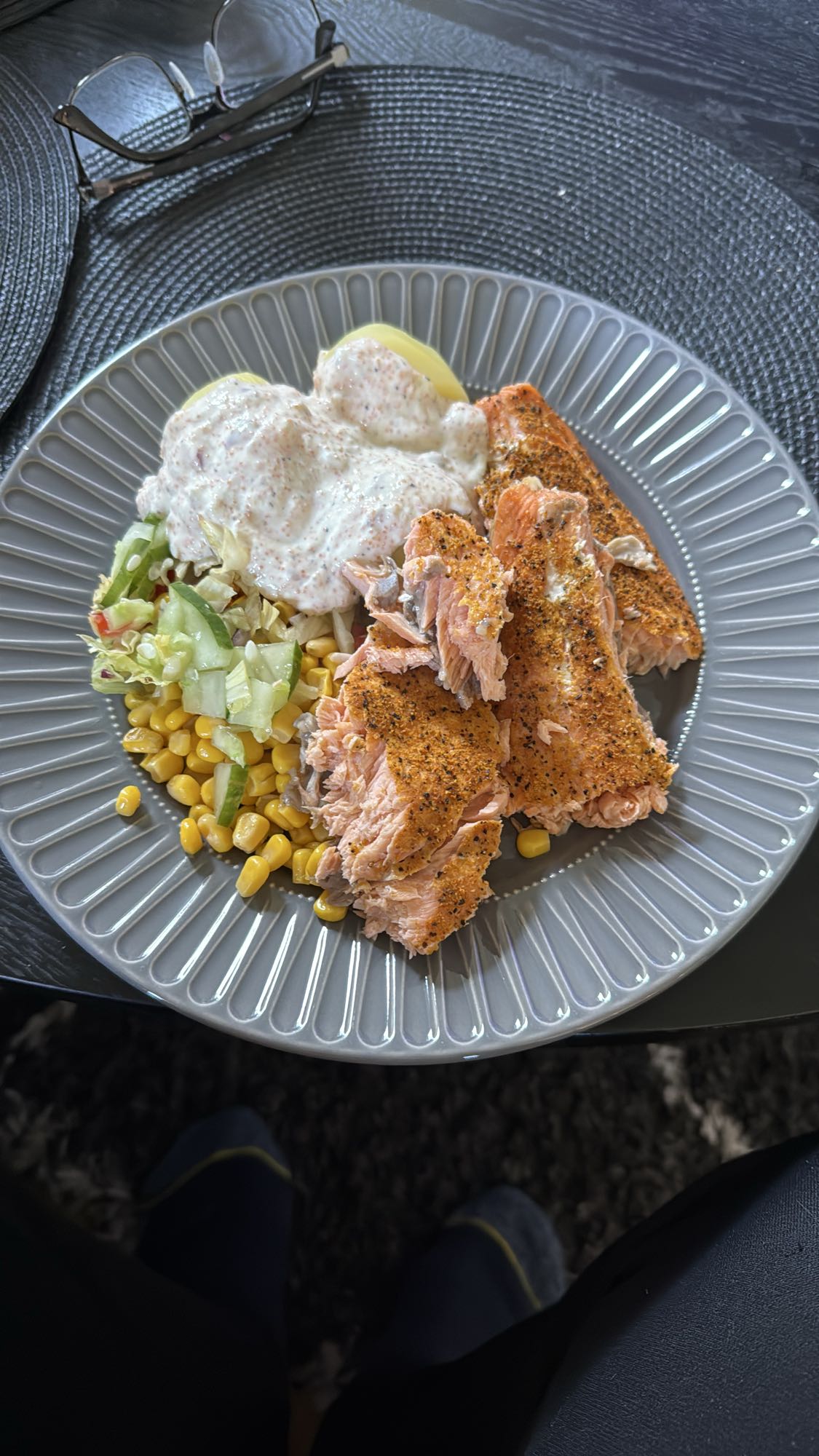 Lax med potatis och sallad