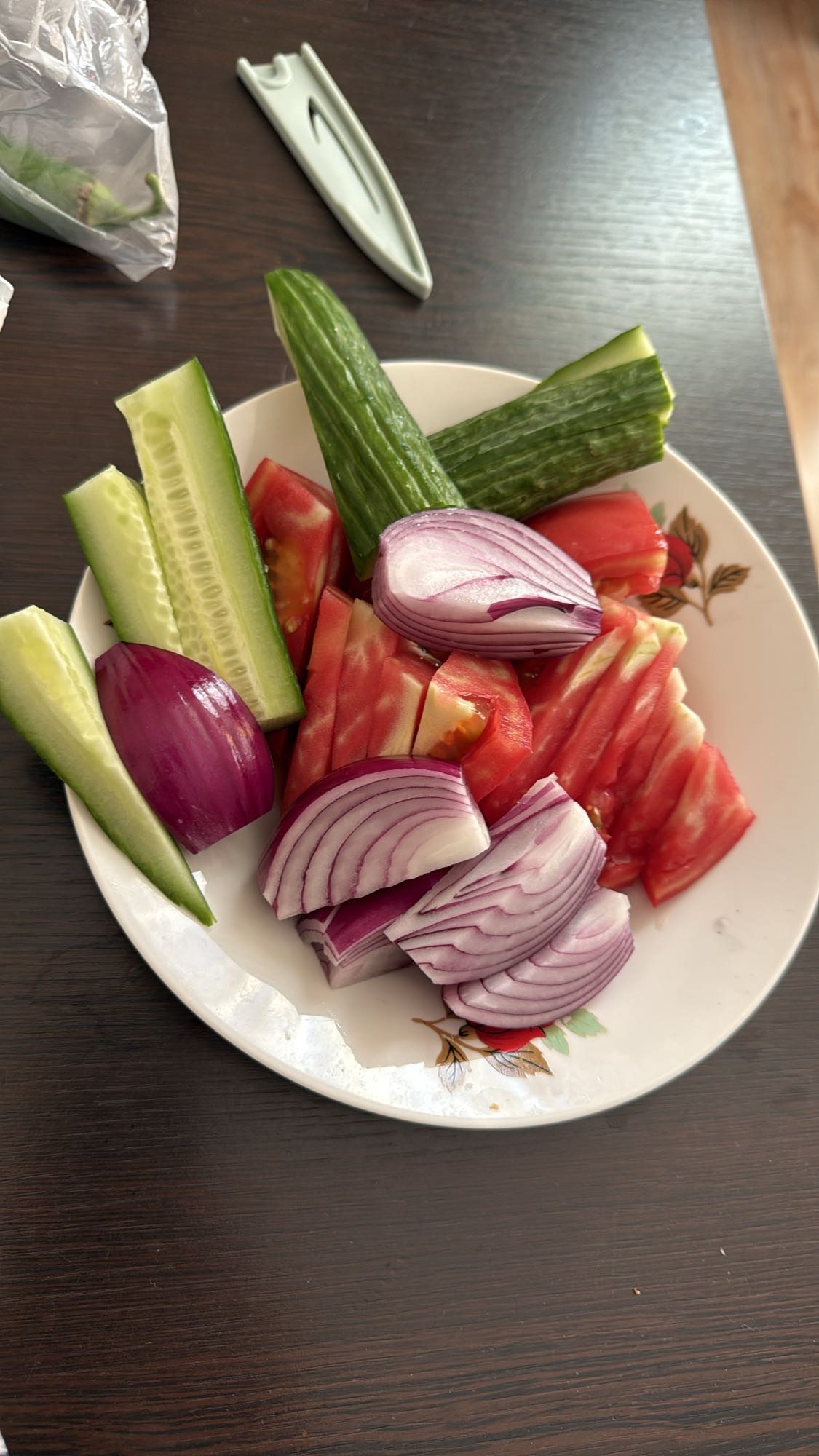 Salată de legume crude