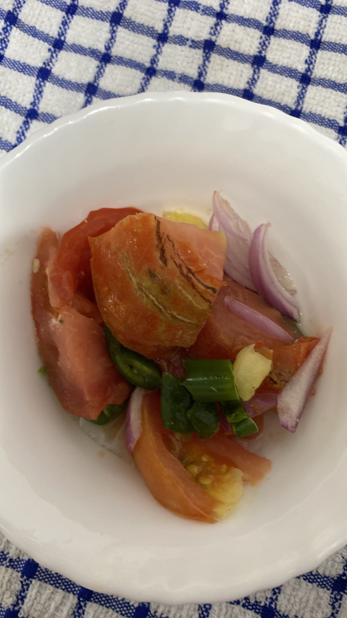 Salată de legume crude