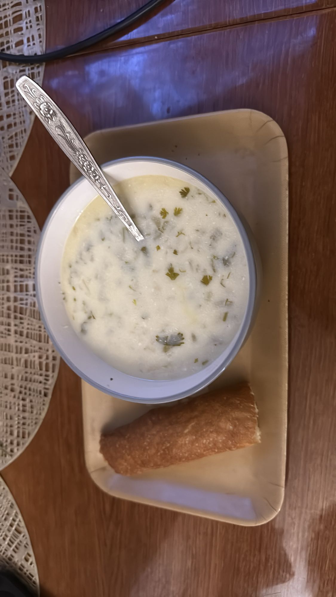 Yogurt soup with bread