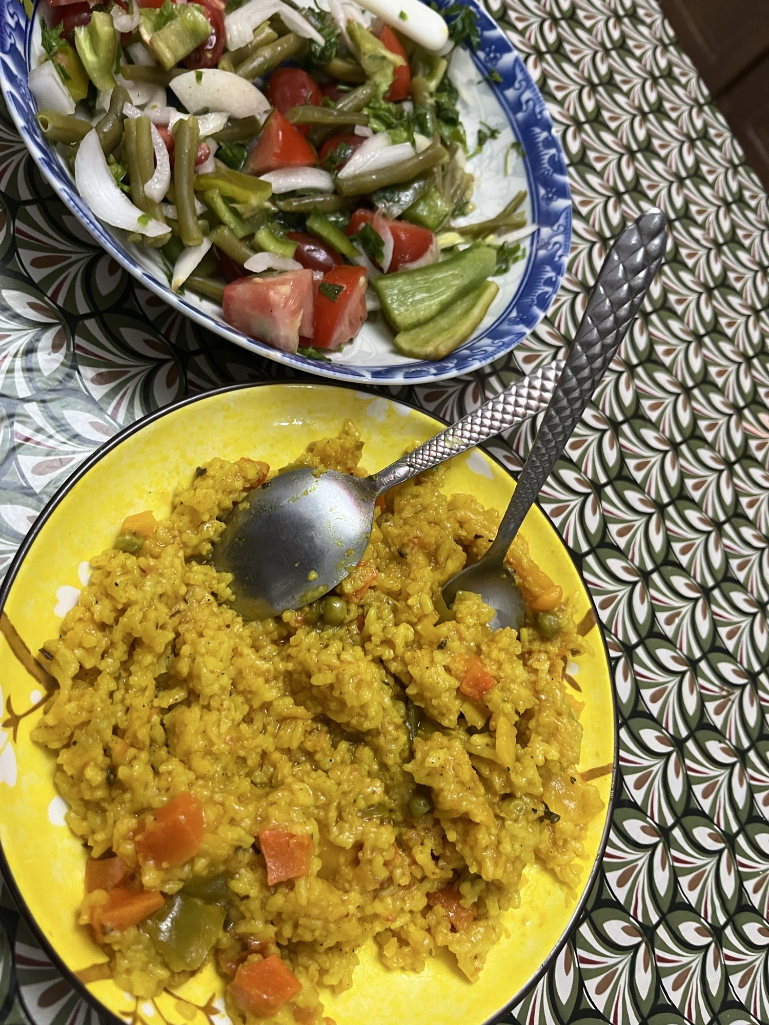 أرز بالخضار وسلطة