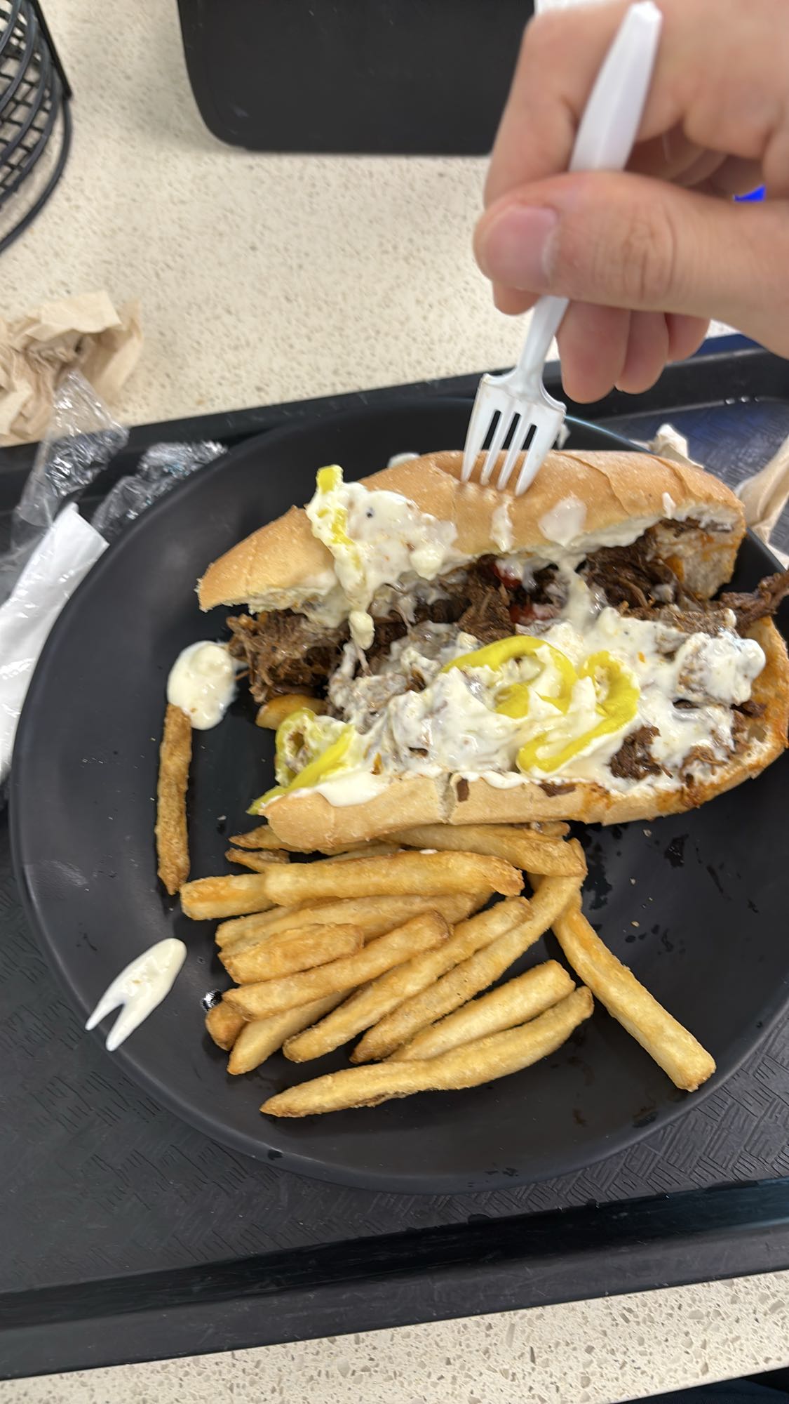 sándwich de carne con papas