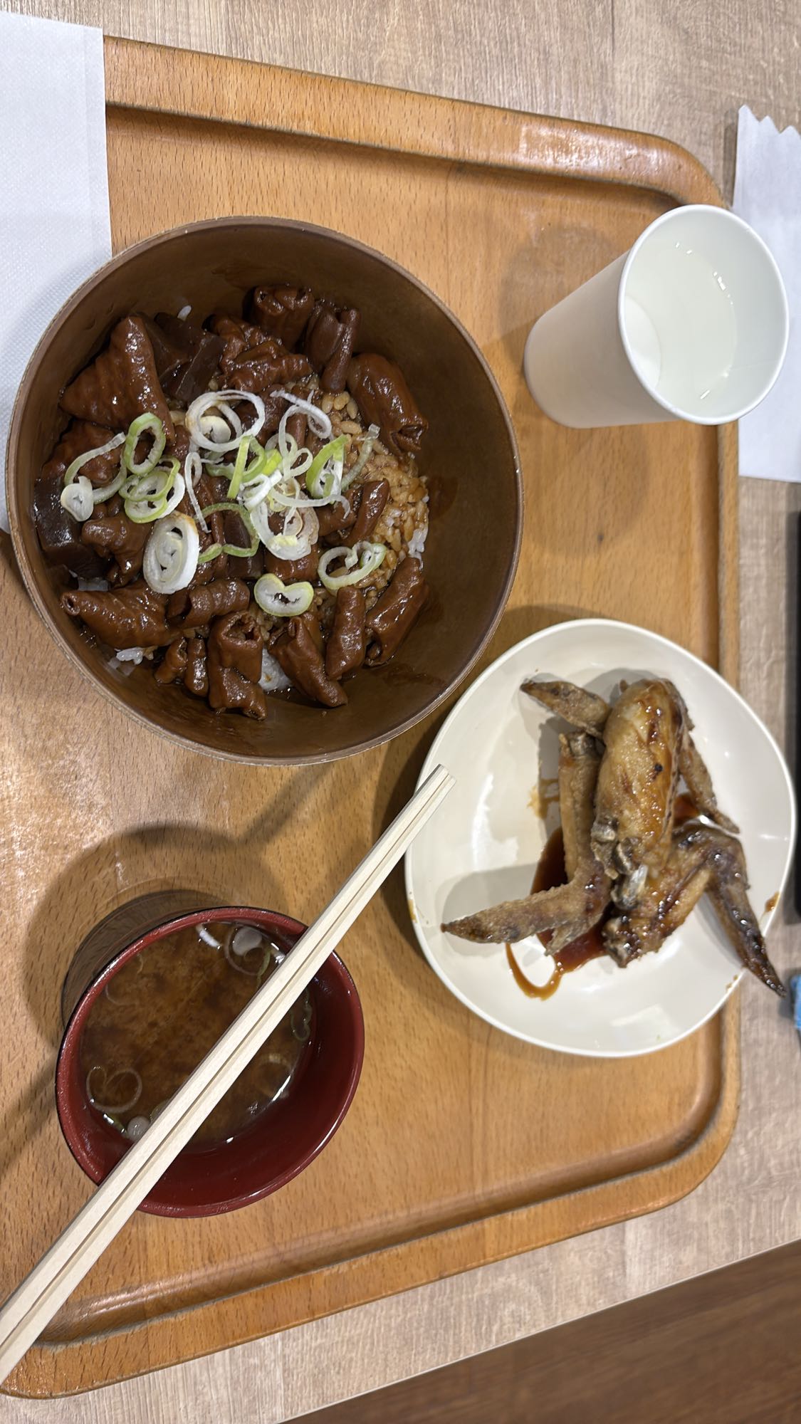 もつ煮丼と手羽先定食