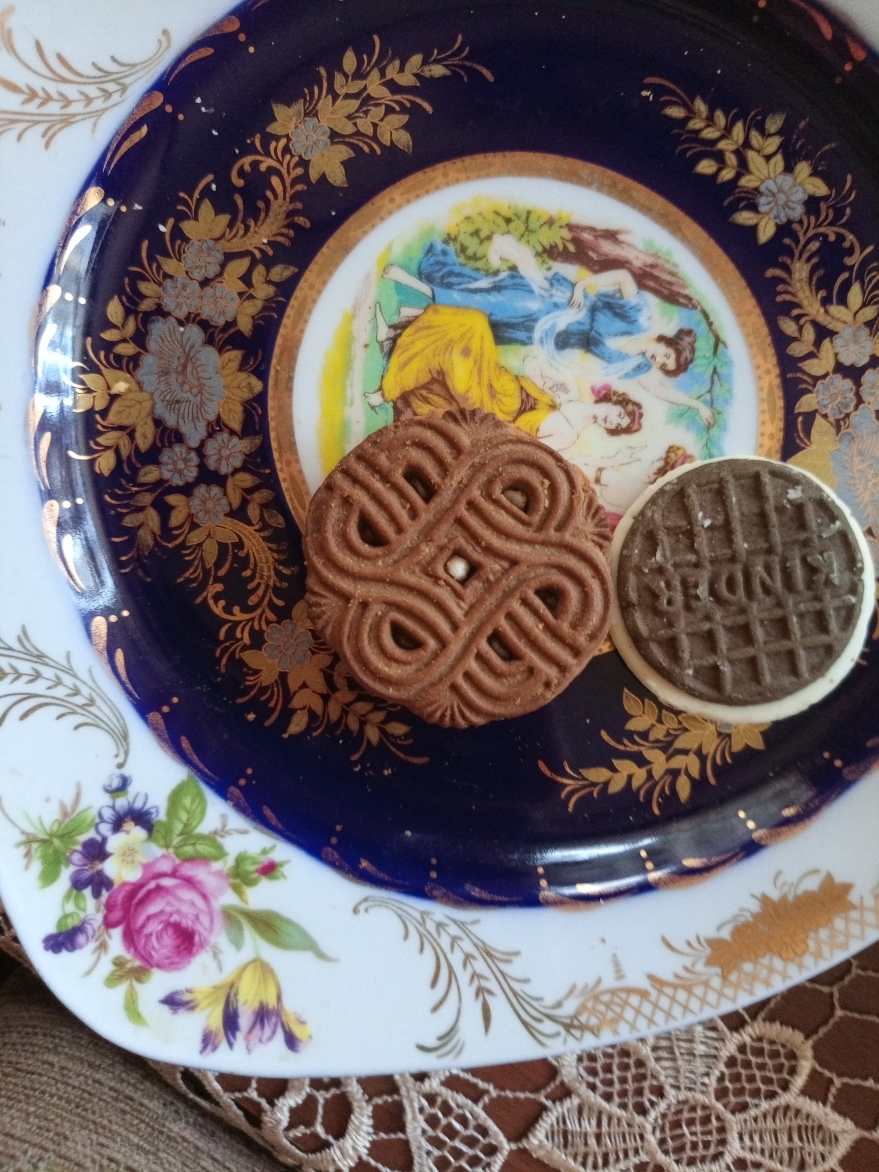 Chocolate sandwich cookies