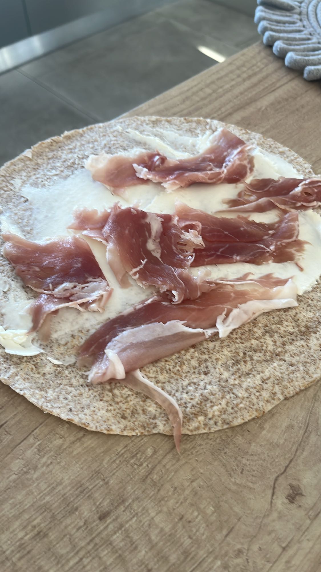 Wrap cu prosciutto și cremă