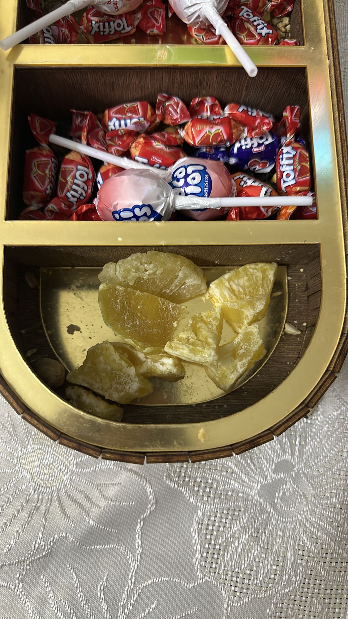 Şeker ve kuru meyve tabağı