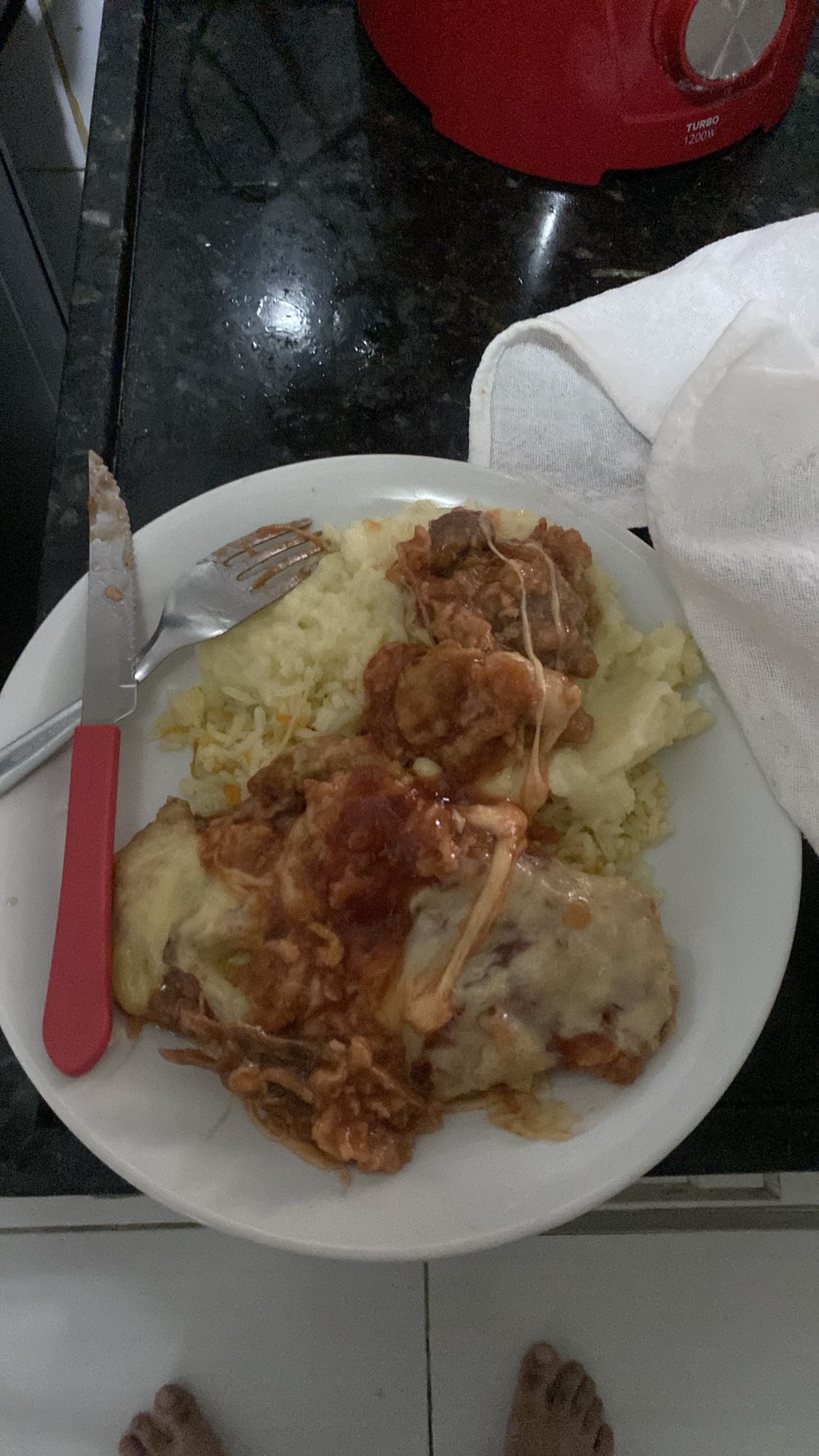 Arroz, frango à parmegiana e purê