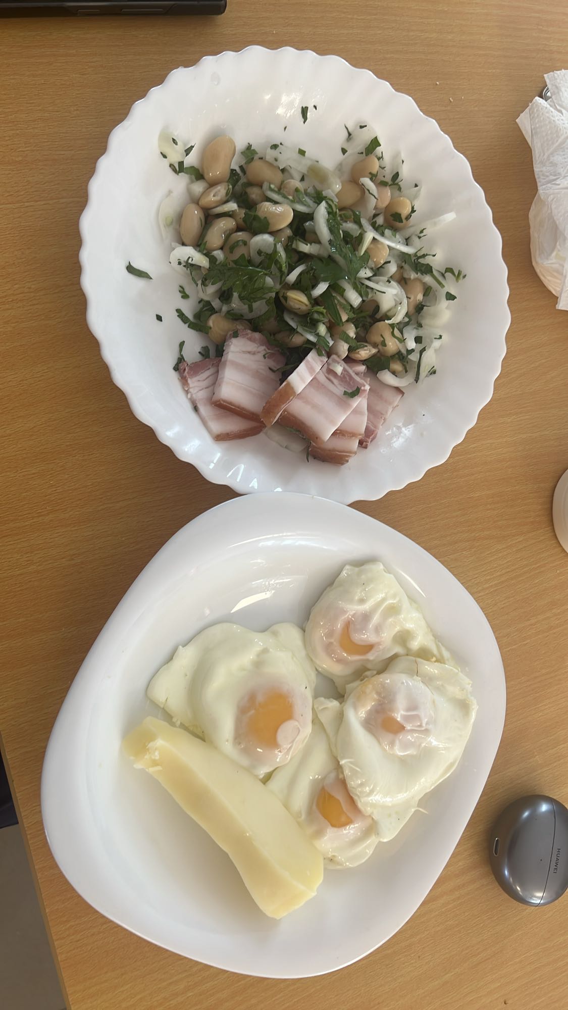 Mic dejun cu ouă și fasole