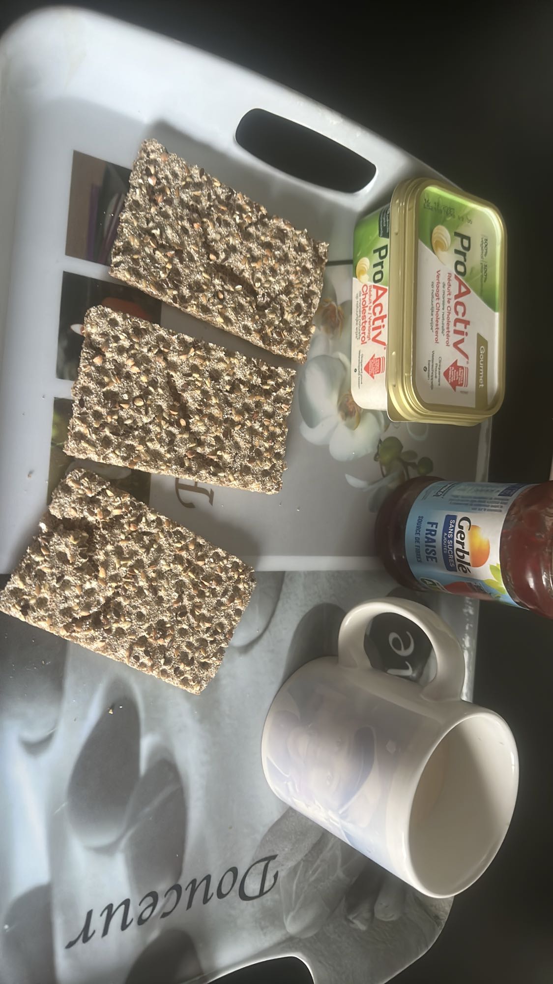 Tartines croquantes et confiture