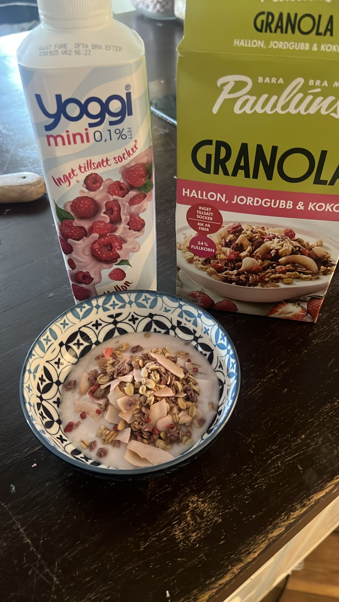 Yoggi med granola