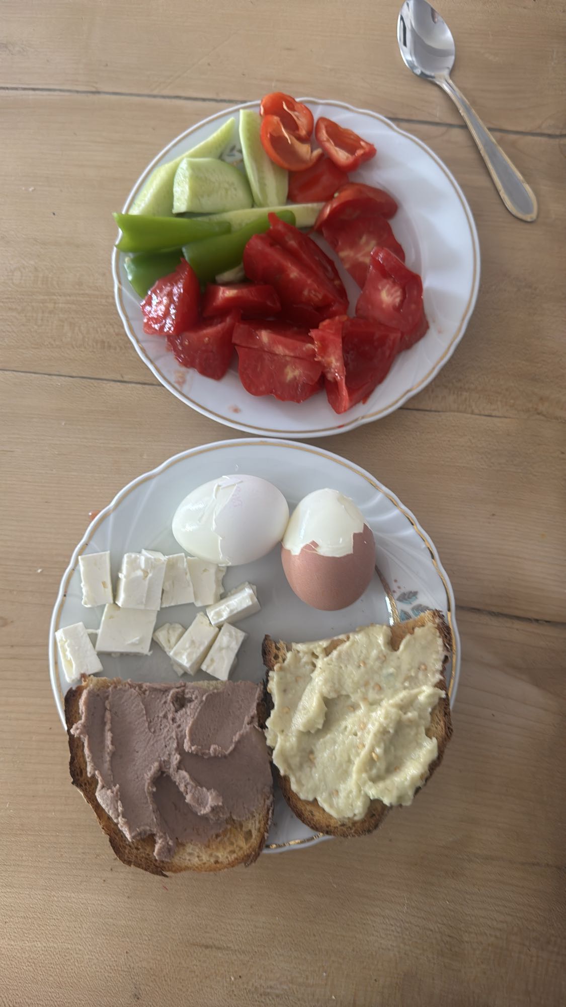 Mic dejun cu legume și ouă