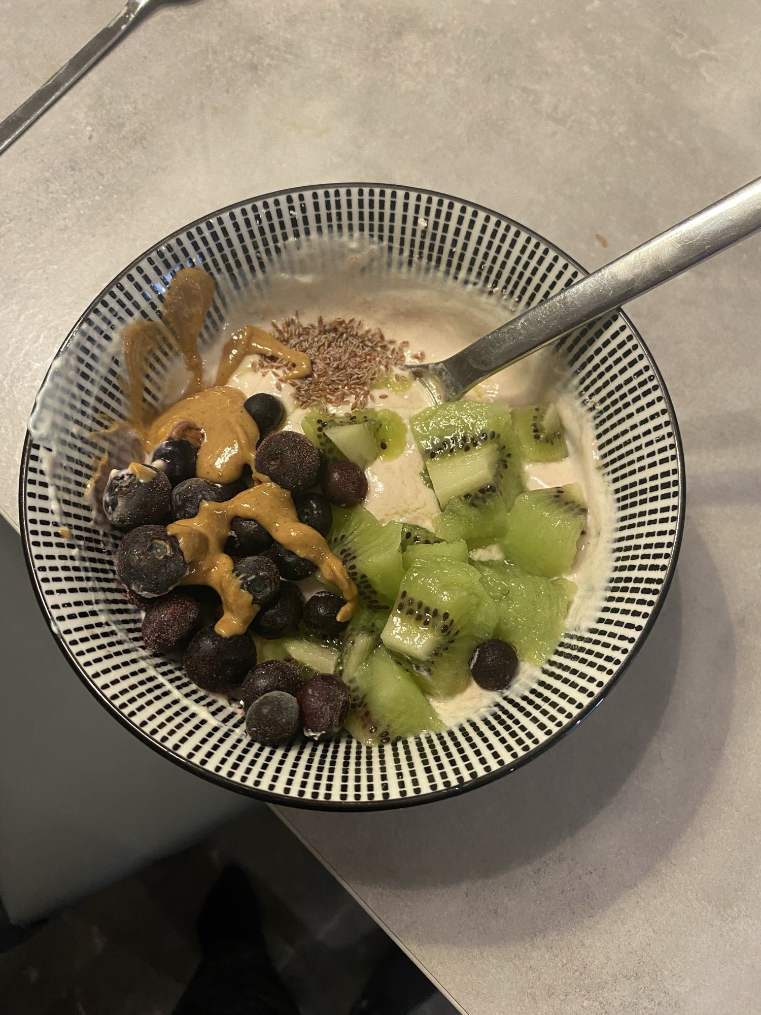 Kiwi Berry Smoothie Bowl