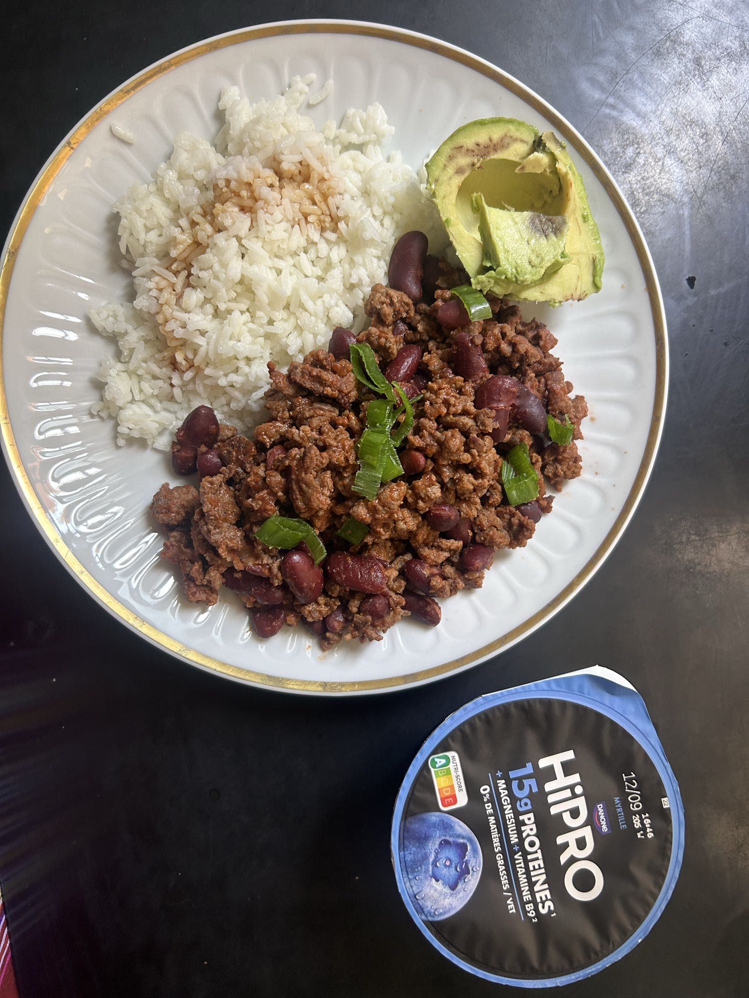 Riz, boeuf, avocat, yaourt