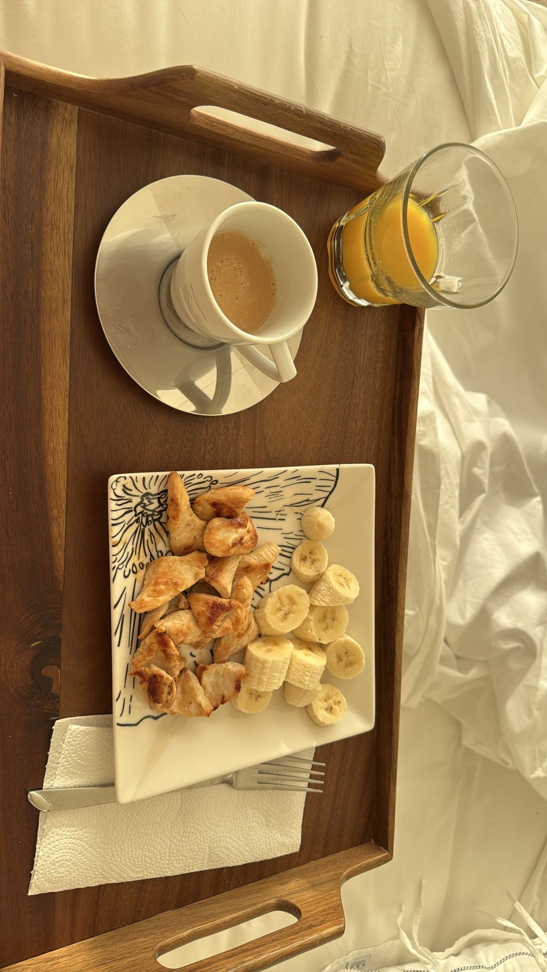 Desayuno con pollo y fruta