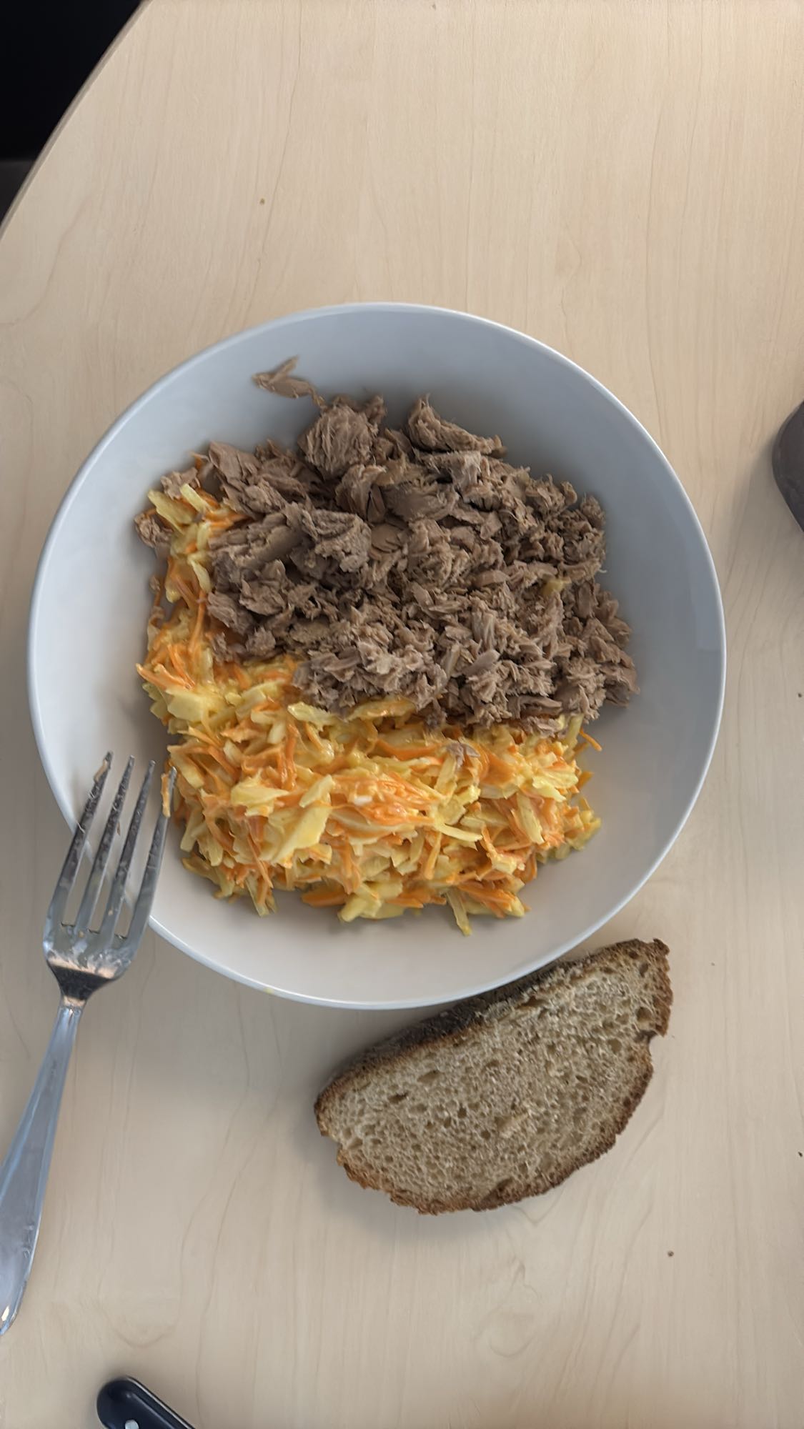 Thon avec salade et pain