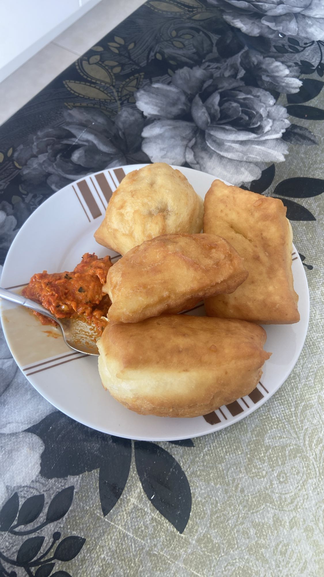 Fried dough with sauce