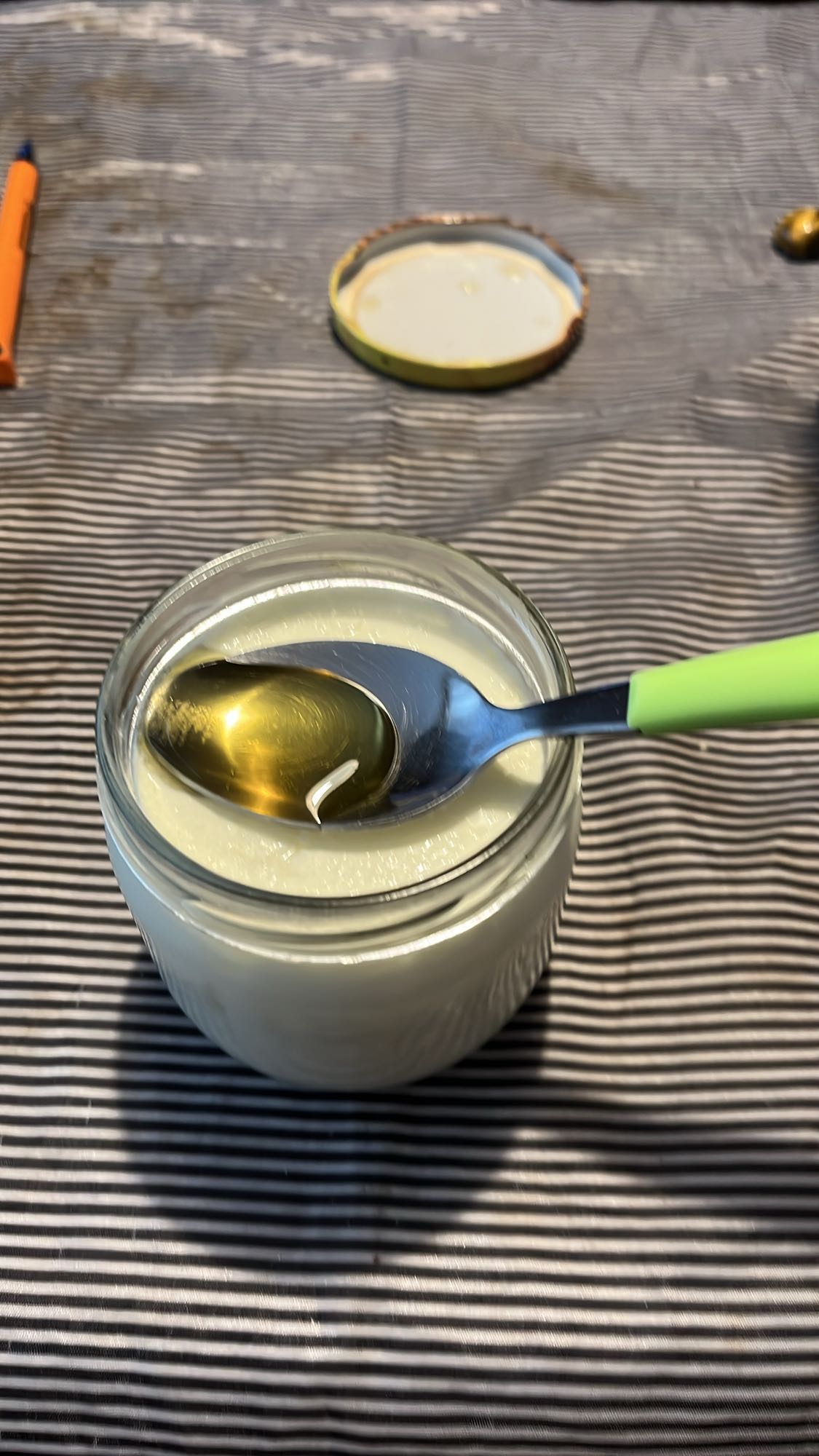 Кисело мляко с мед