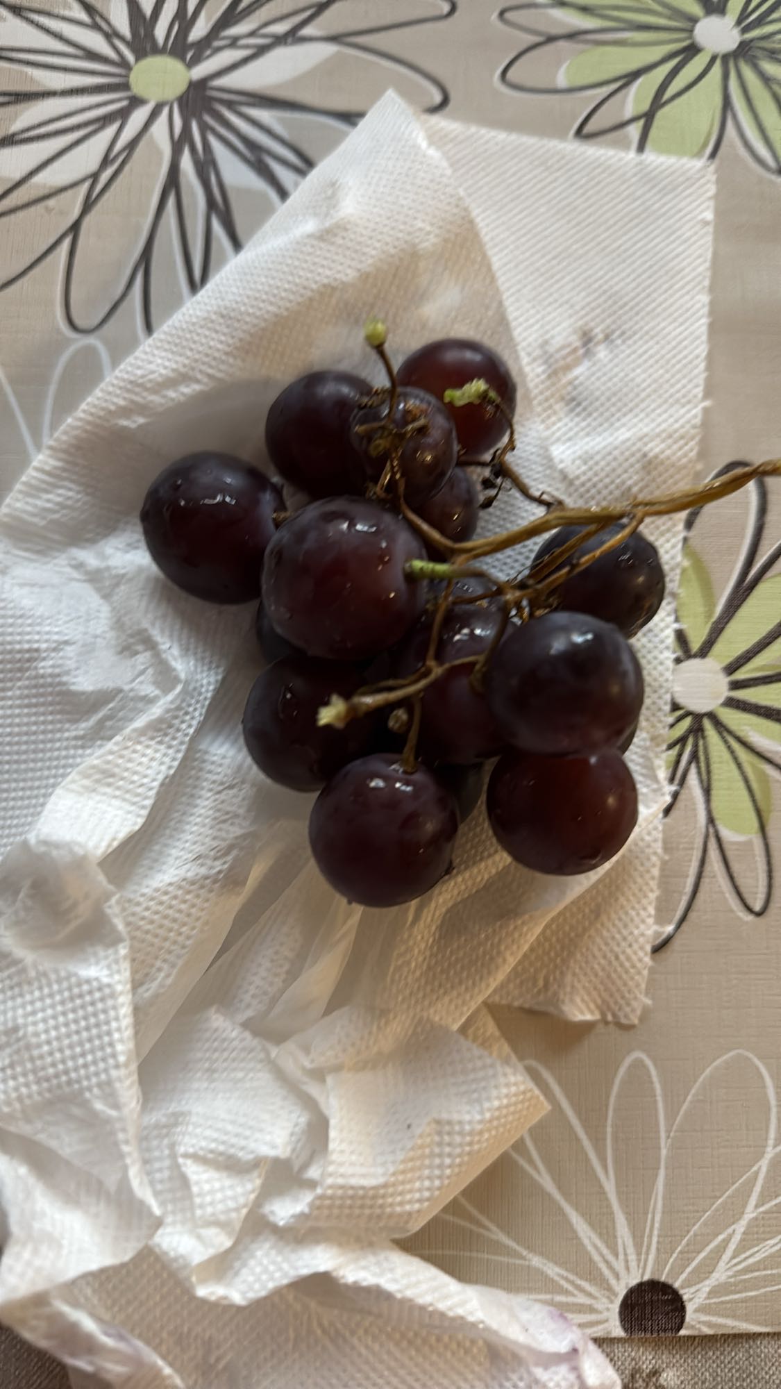 Struguri roșii proaspeți