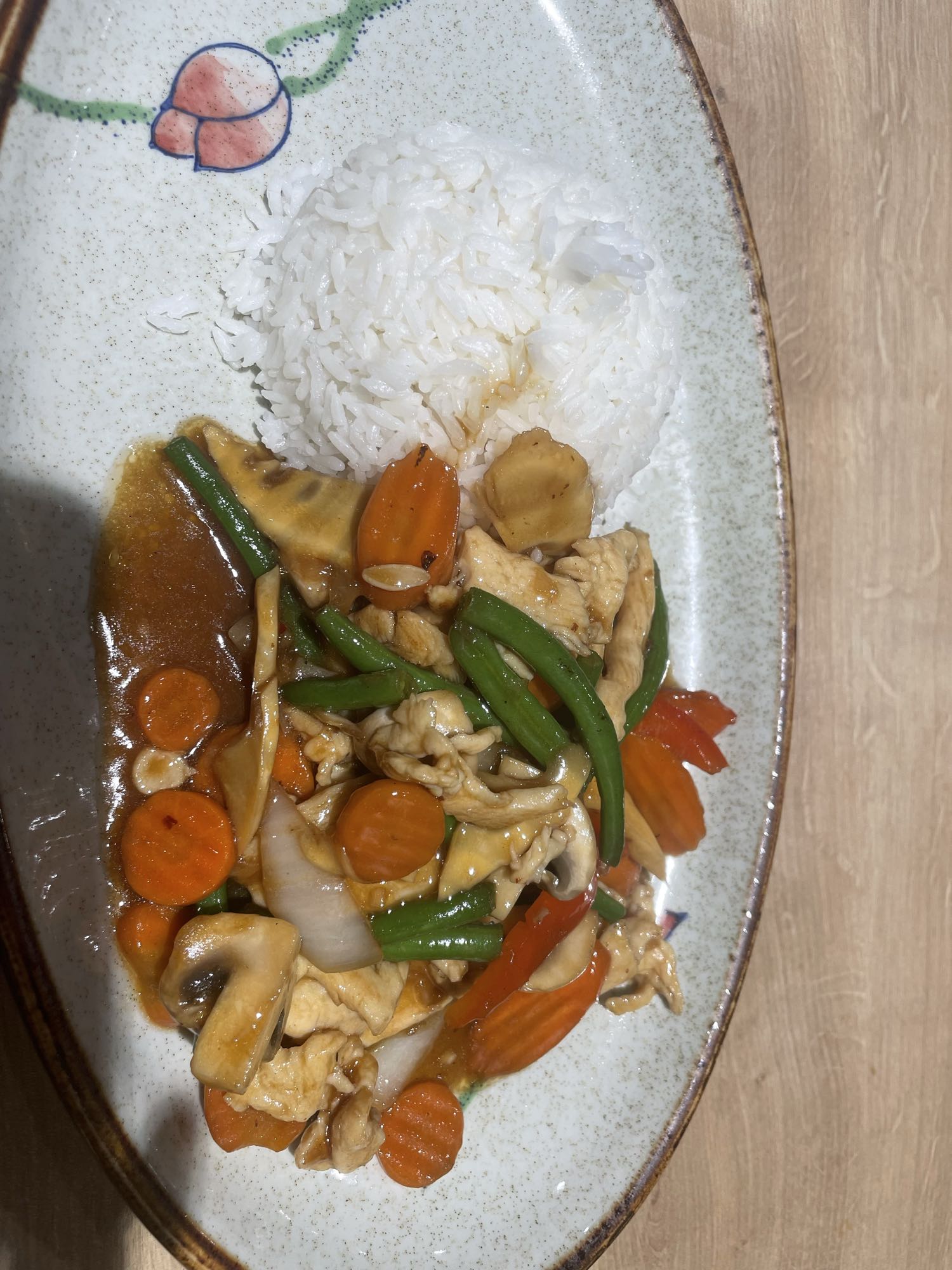 Rijst met kip en groenten