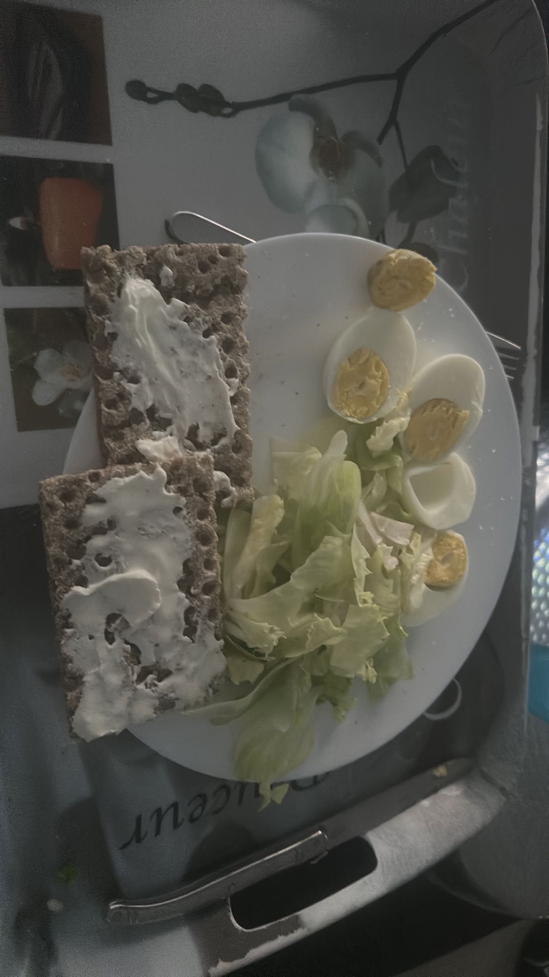 Oeufs, salade et tartines