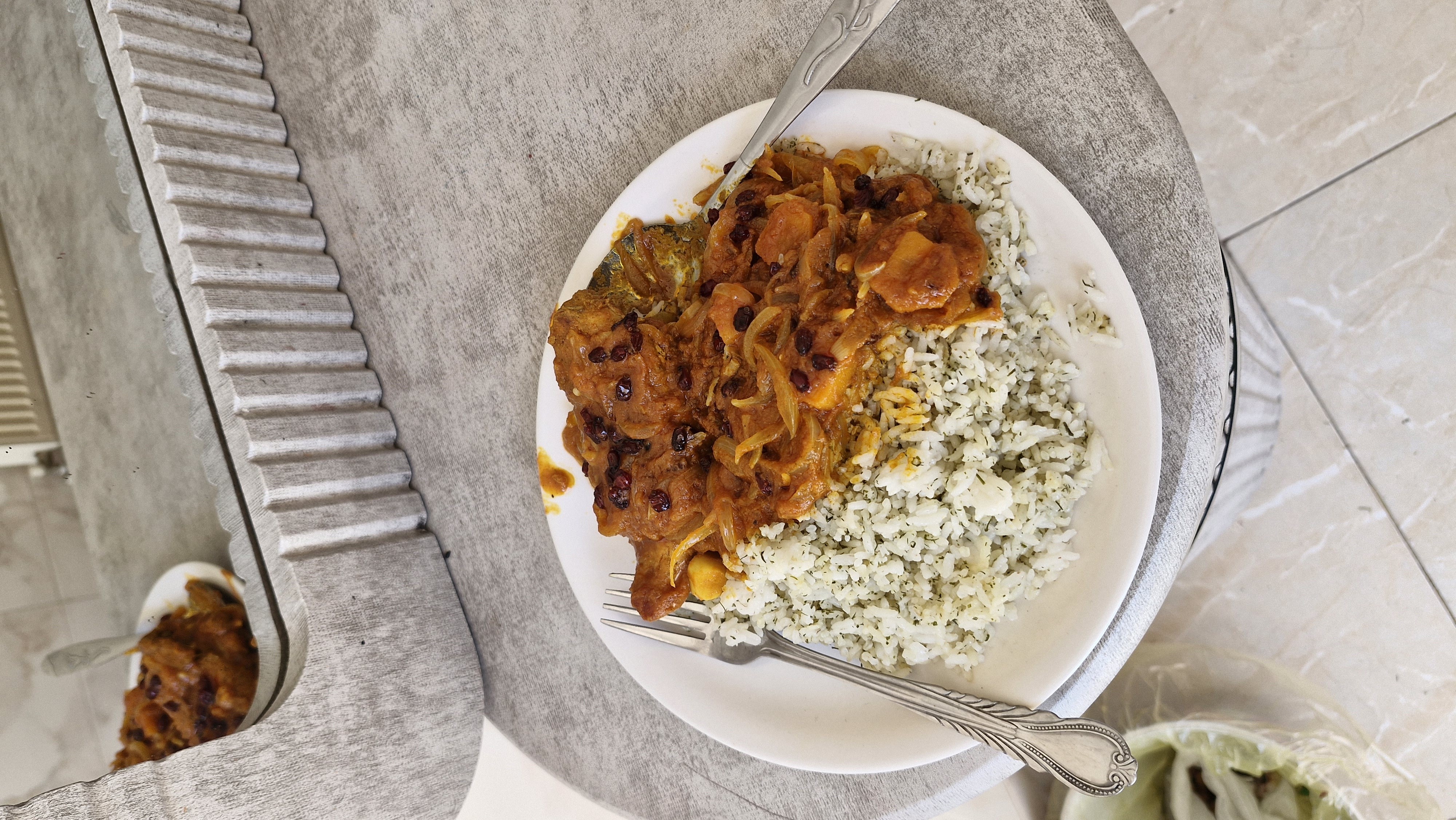 Herbed rice with chicken stew