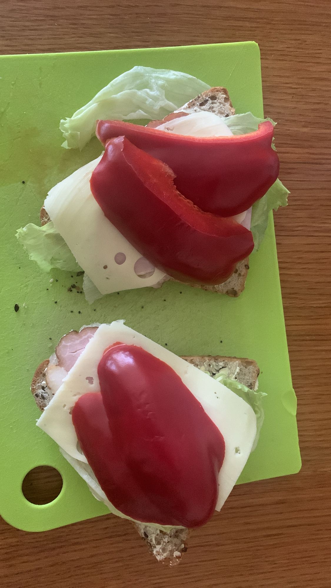 Kanapki z serem i papryką