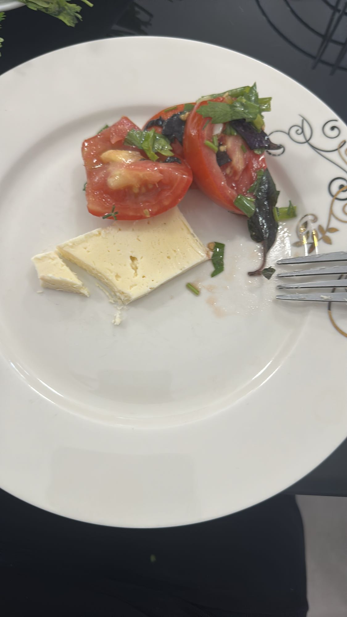 Tomato salad with cheese