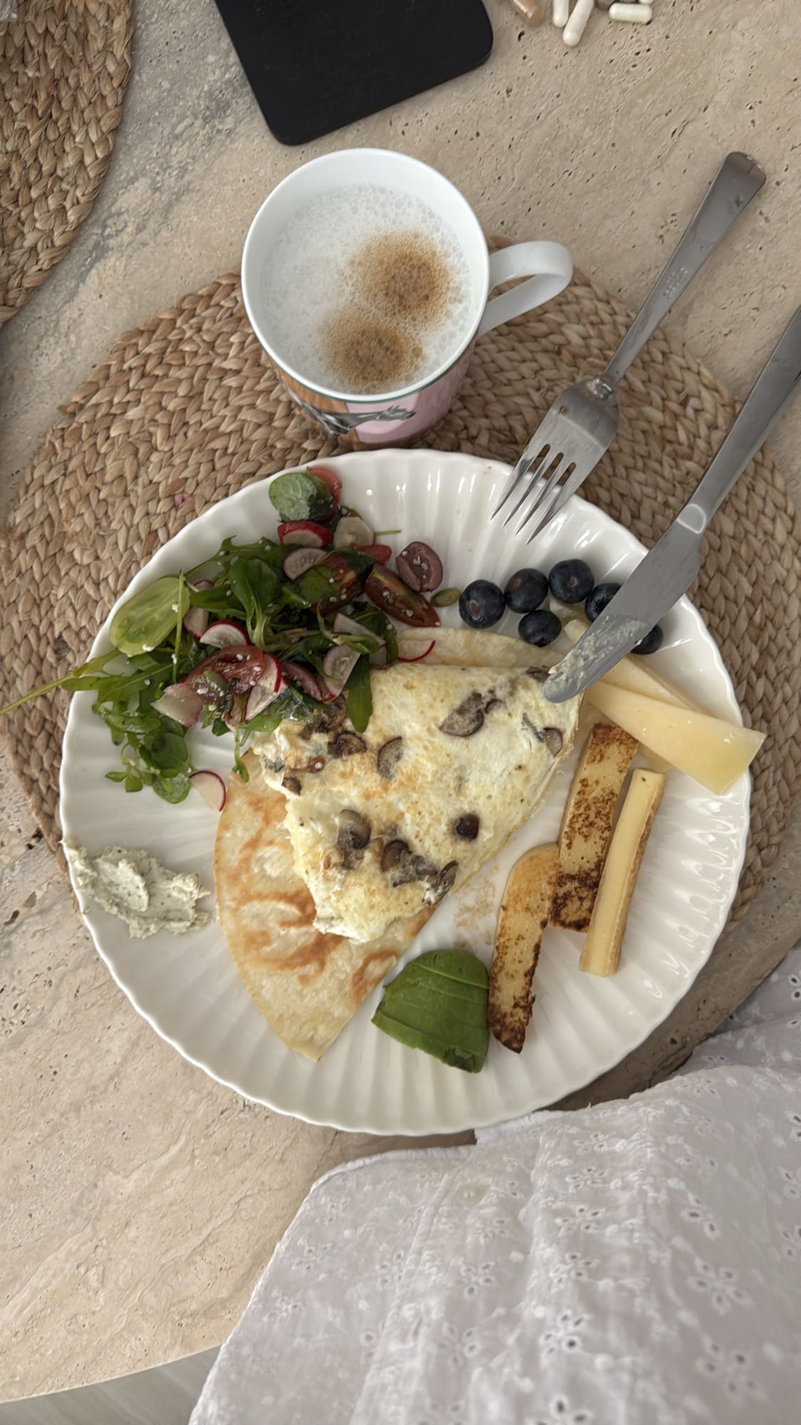 Омлет с овощами и сыром