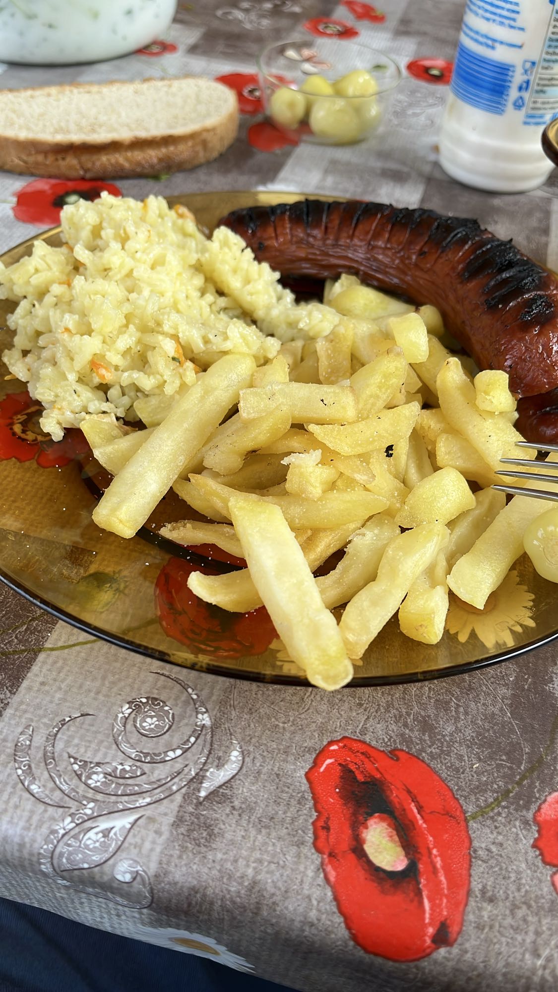 Пържени картофи с наденица