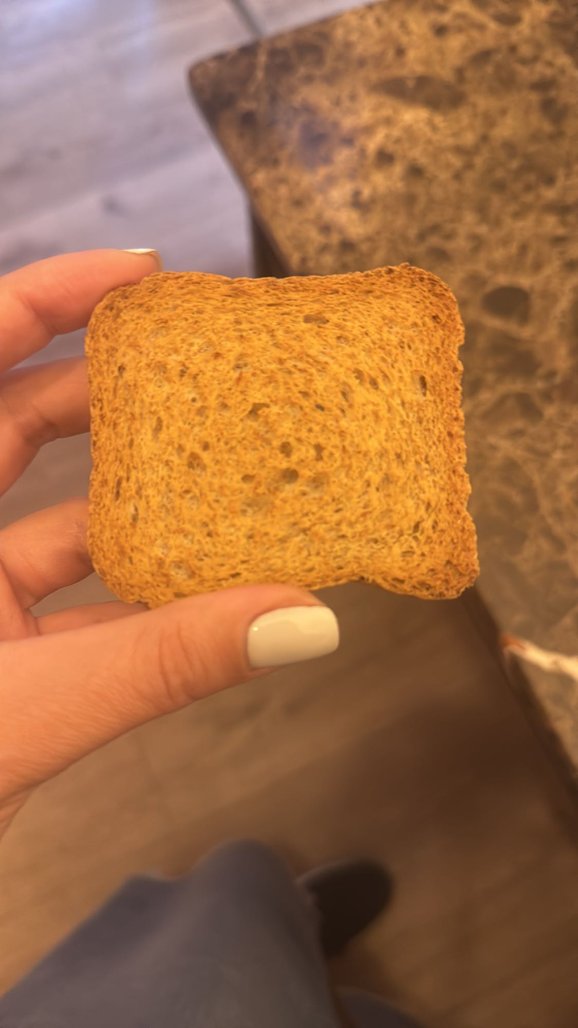 Pătrățică de pâine prăjită