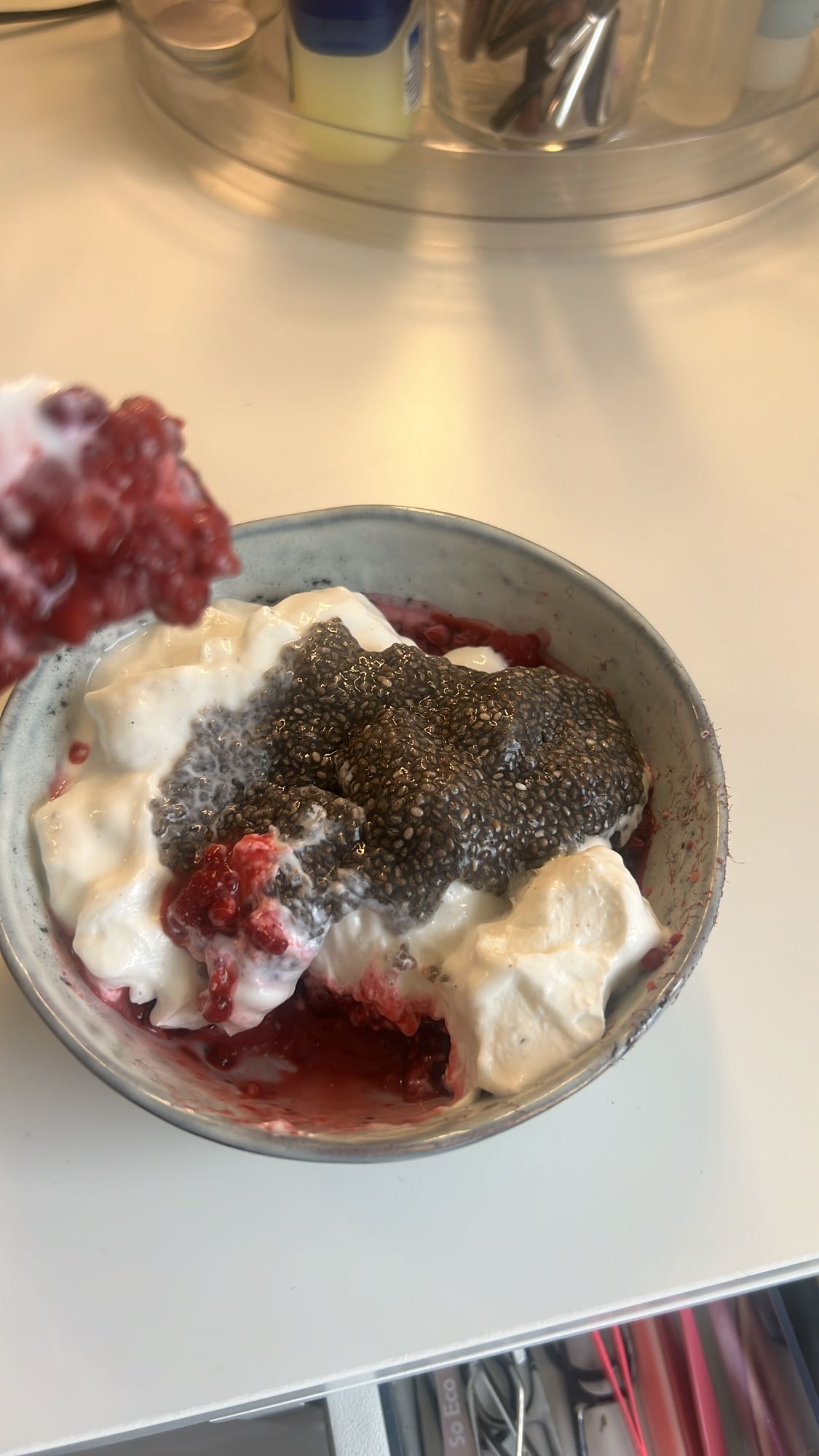 Yoghurt med chia & hallon