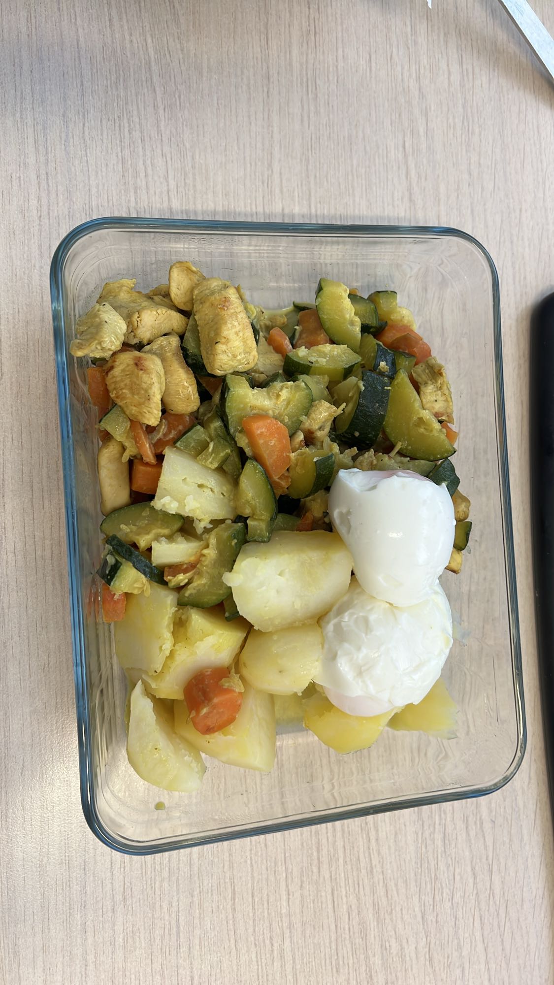 Kurczak z warzywami i jajkiem