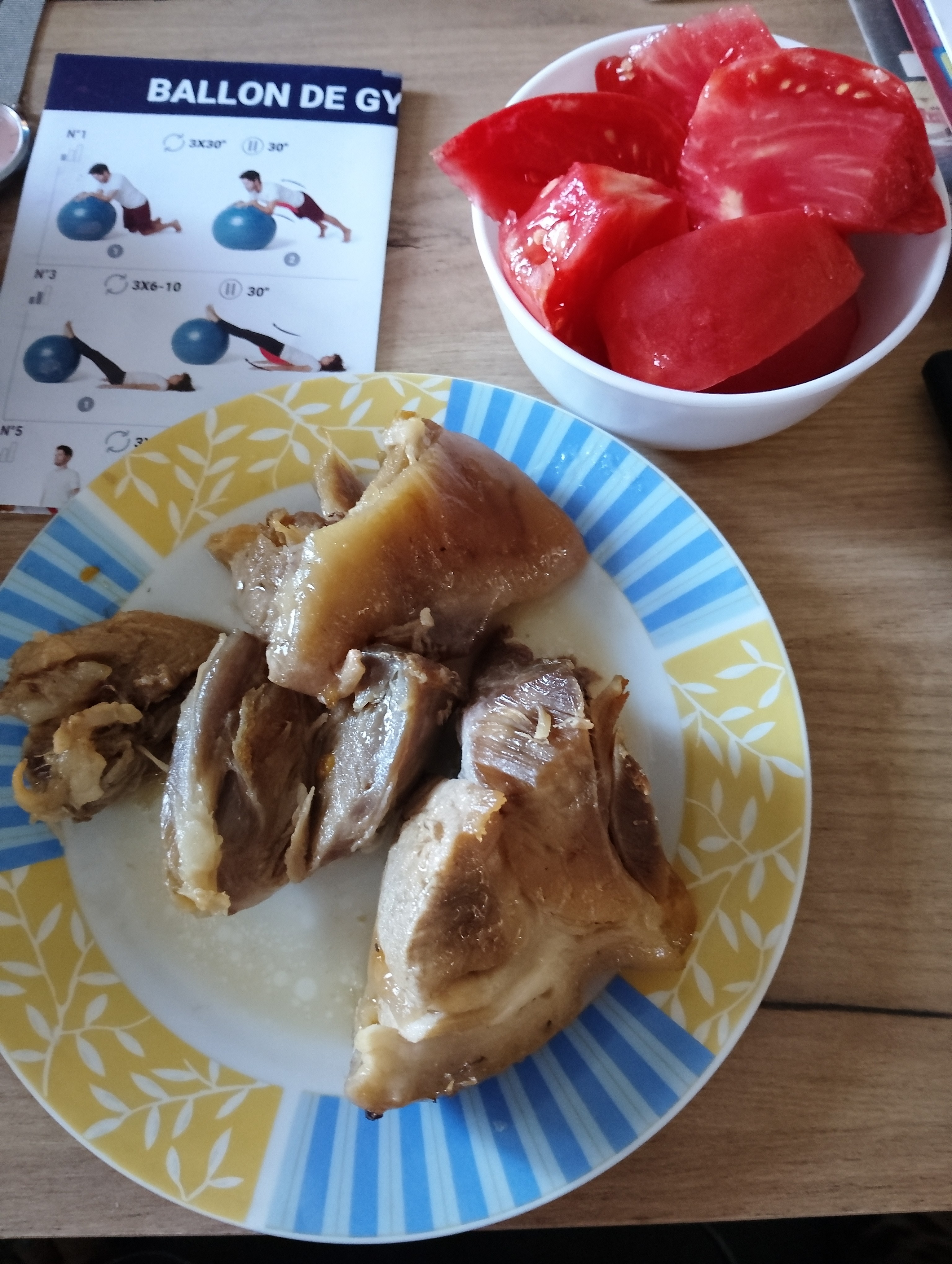 Boiled meat and tomatoes