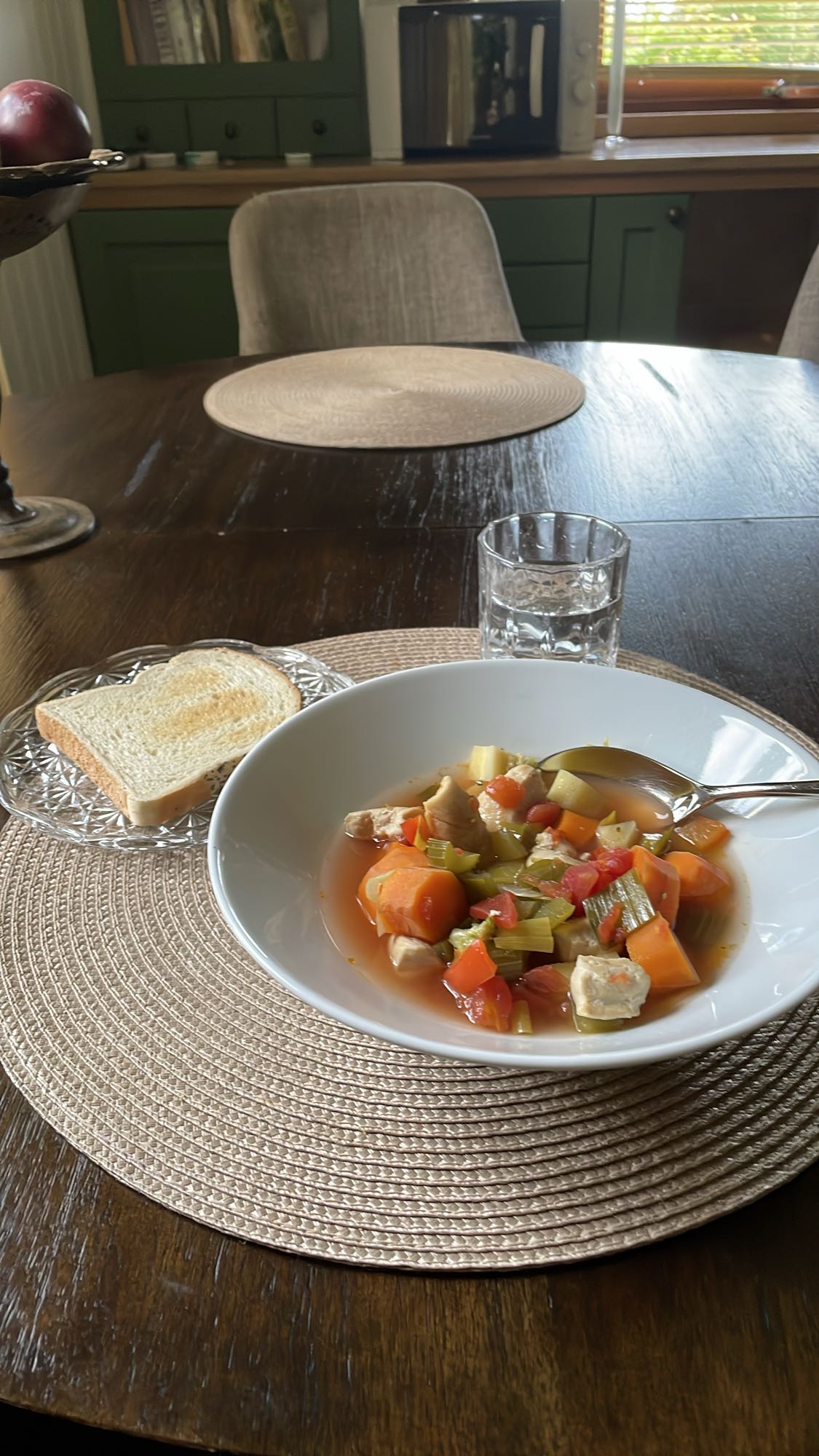 Kycklingsoppa med bröd