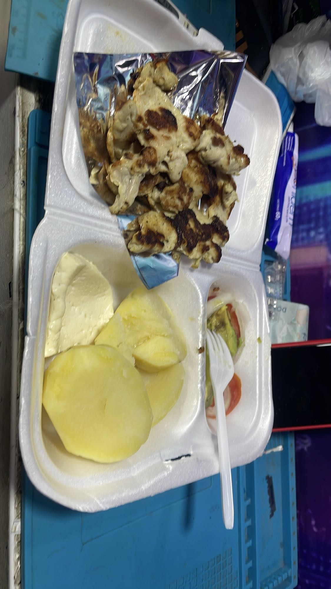 Pollo con papas y ensalada