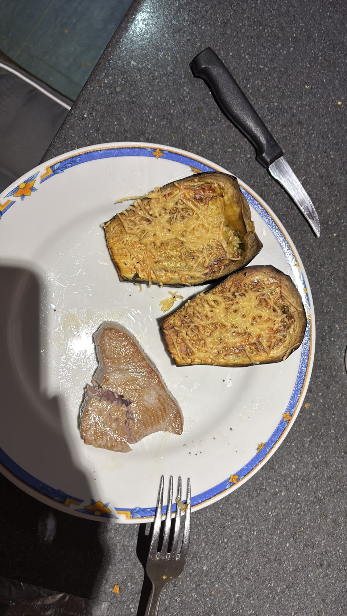 Aubergines gratinées et thon