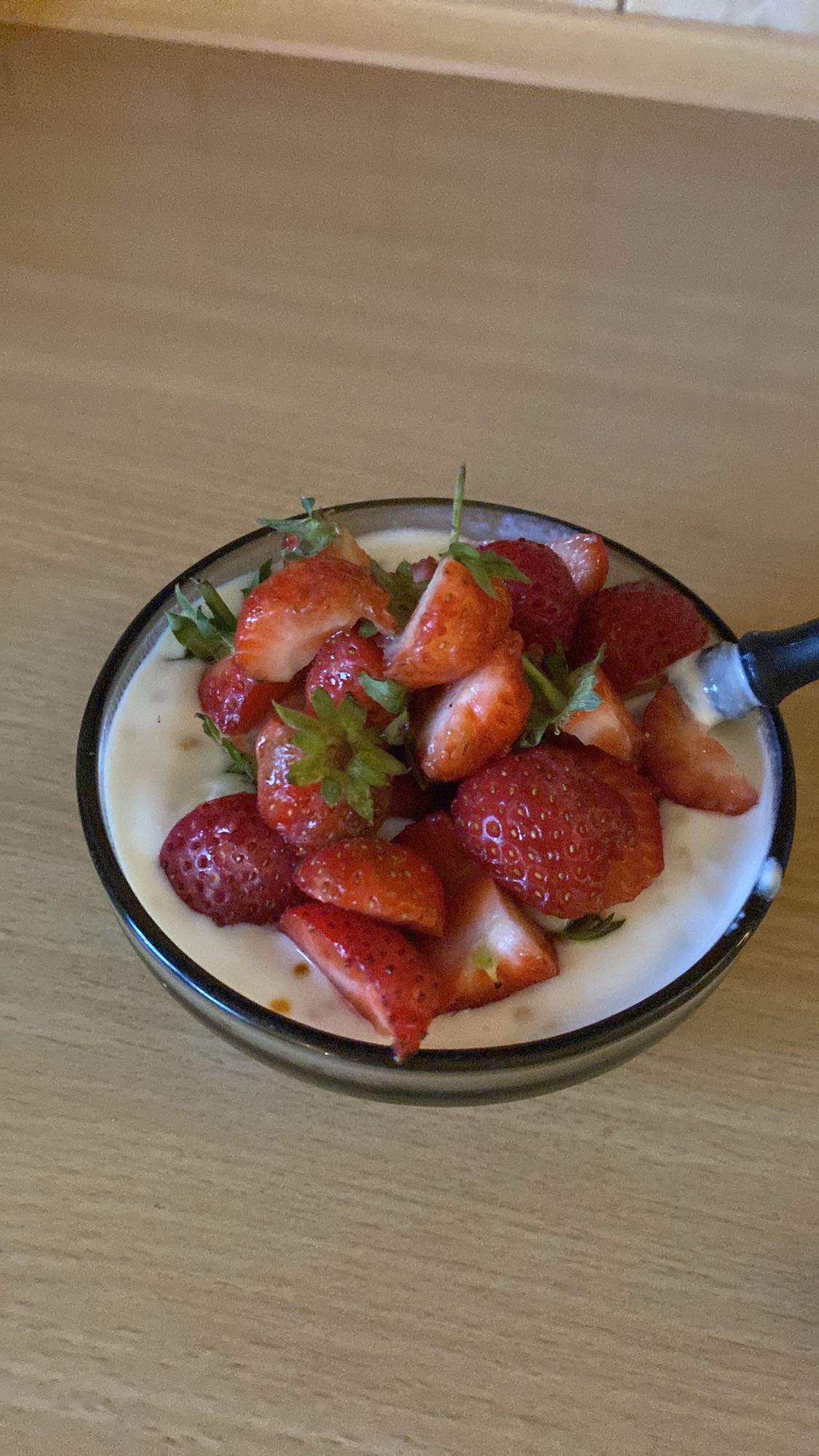 Jogurt z truskawkami