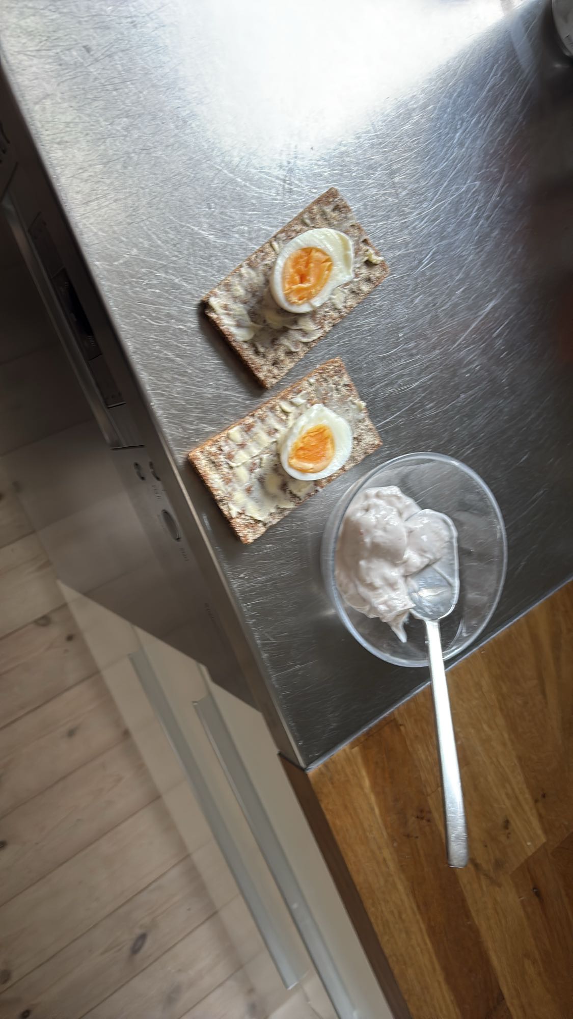 Knäckebröd med ägg & yoghurt