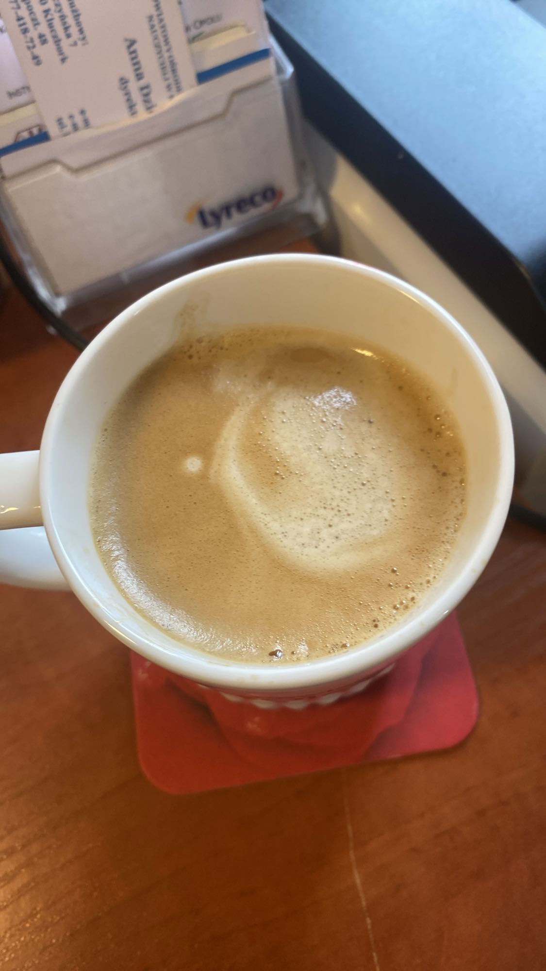 czarna kawa z ekspresu