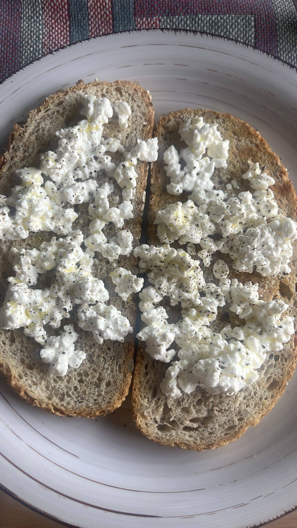 Tostadas con requesón