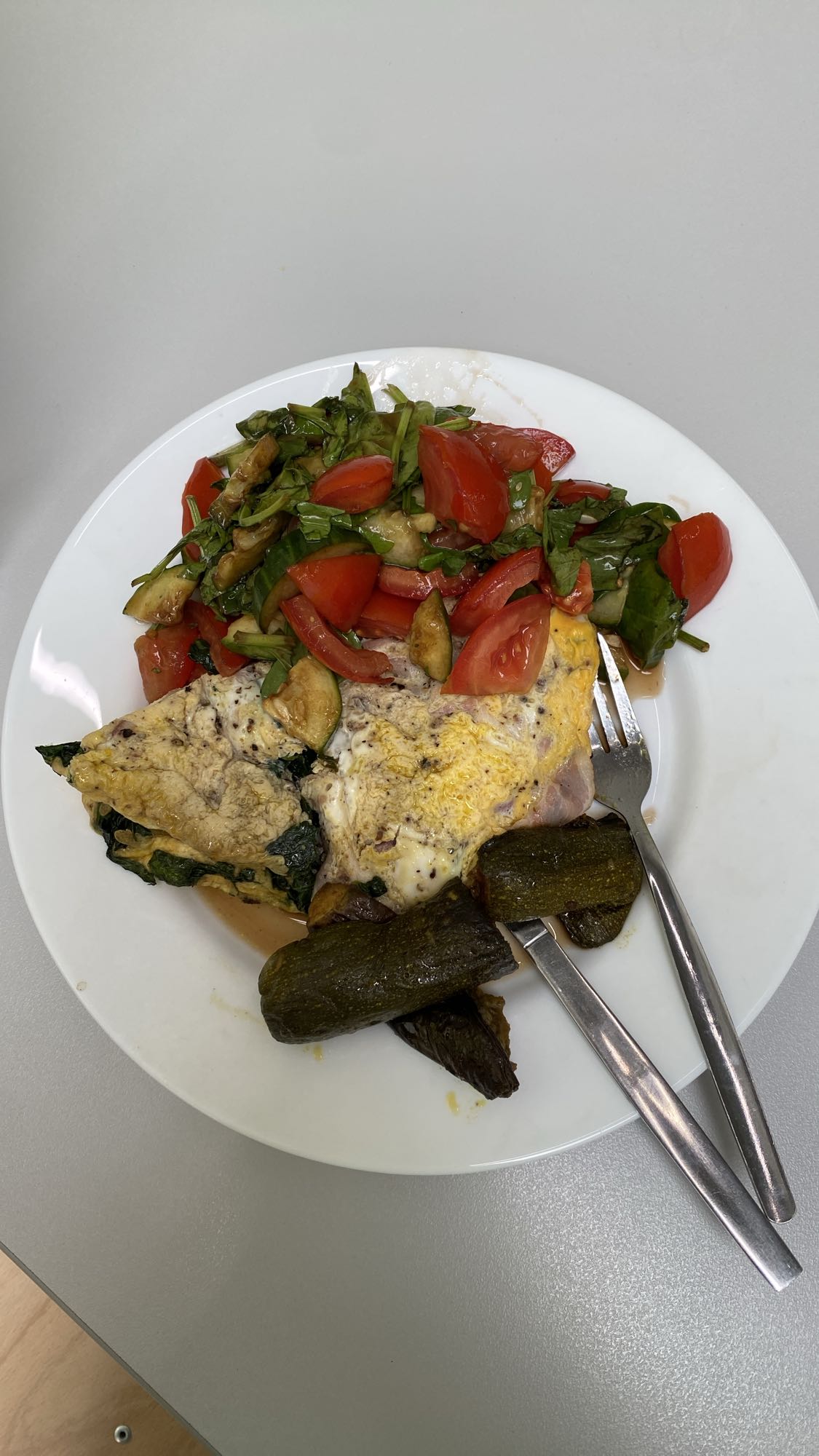 Овощи с омлетом