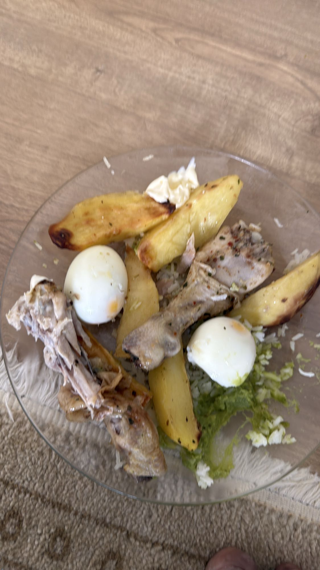 Pollo con papas y huevo