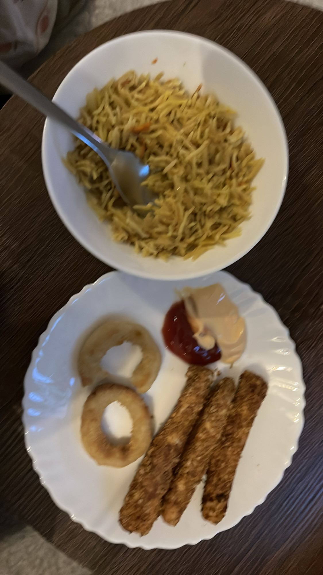 Fried snacks with noodles