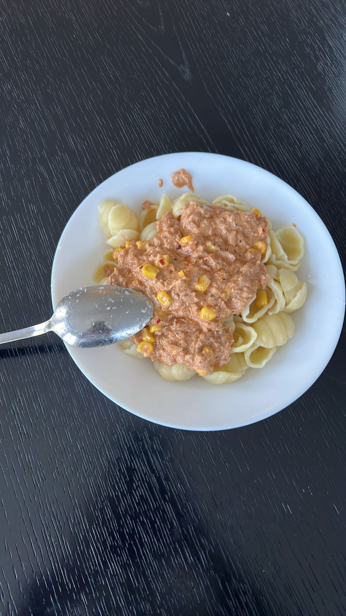 Pasta med tonfisksås