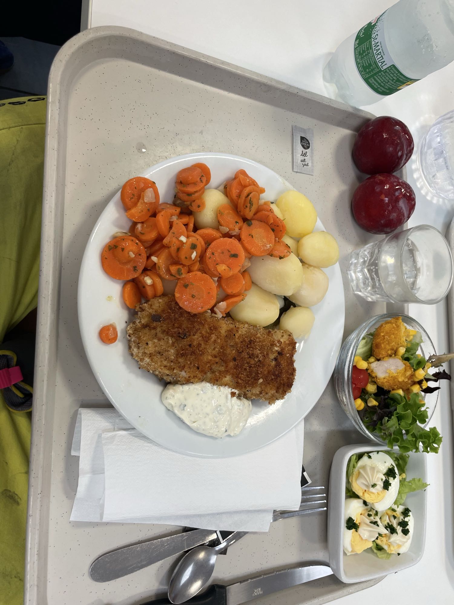 Déjeuner cantine varié