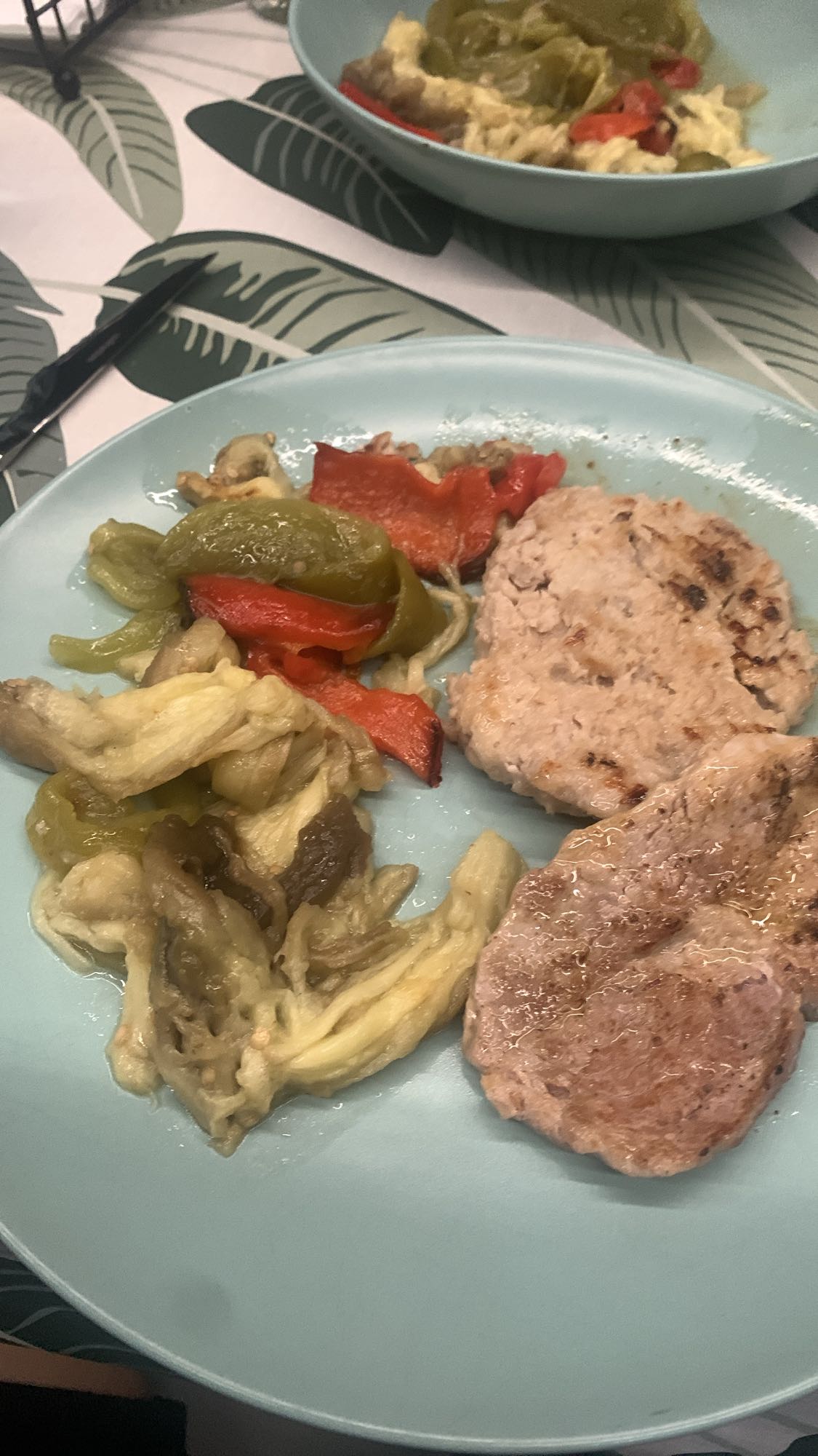 Cerdo con verduras asadas